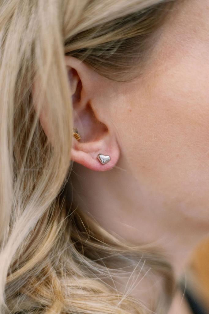 Little heart stud earring in silver