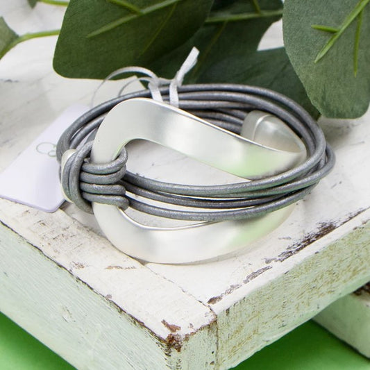 Open loop feature magnetic multistrand bracelet