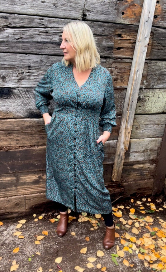 Miss Shorthair Small Leopard Print V-Neck Fitted Button Down Dress