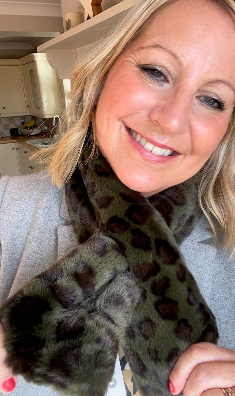 Miss Shorthair Faux Fur Tuck Through Scarf