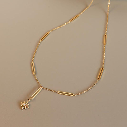 Star pendant necklace with rectangular link chain in gold